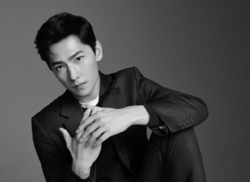 杨洋百变造型都市范儿十足写真