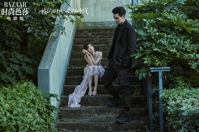 李一桐胡一天深情对望早春写真