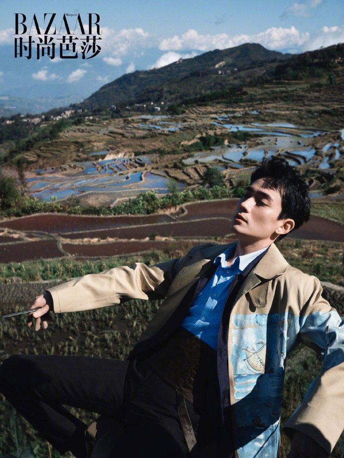 朱一龙置身田野间满满治愈感写真