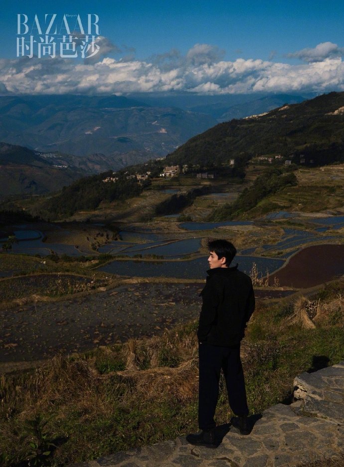 朱一龙置身田野间满满治愈感写真