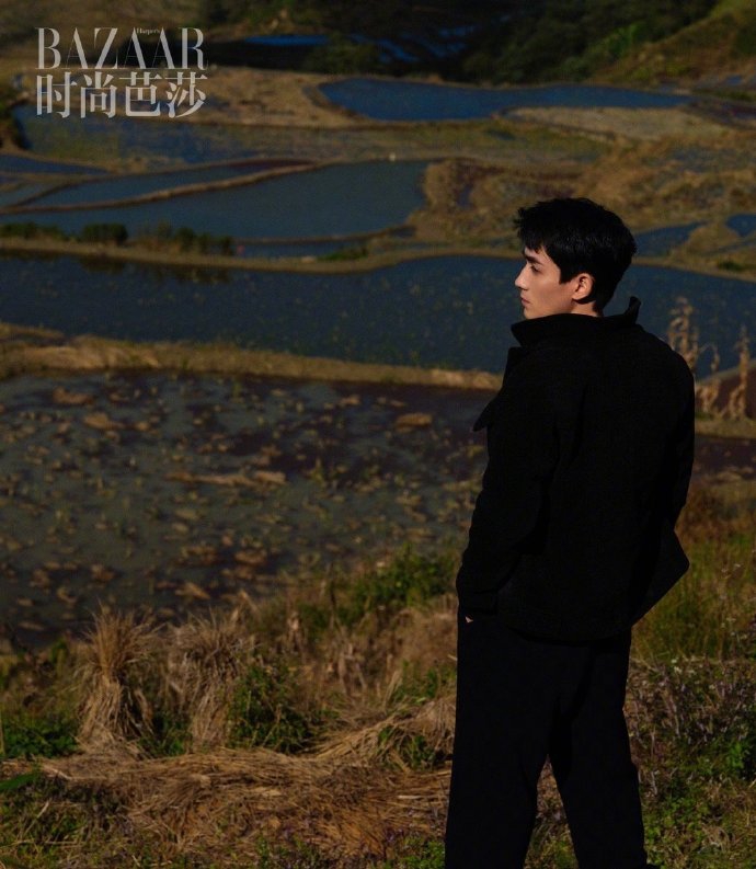 朱一龙置身田野间满满治愈感写真