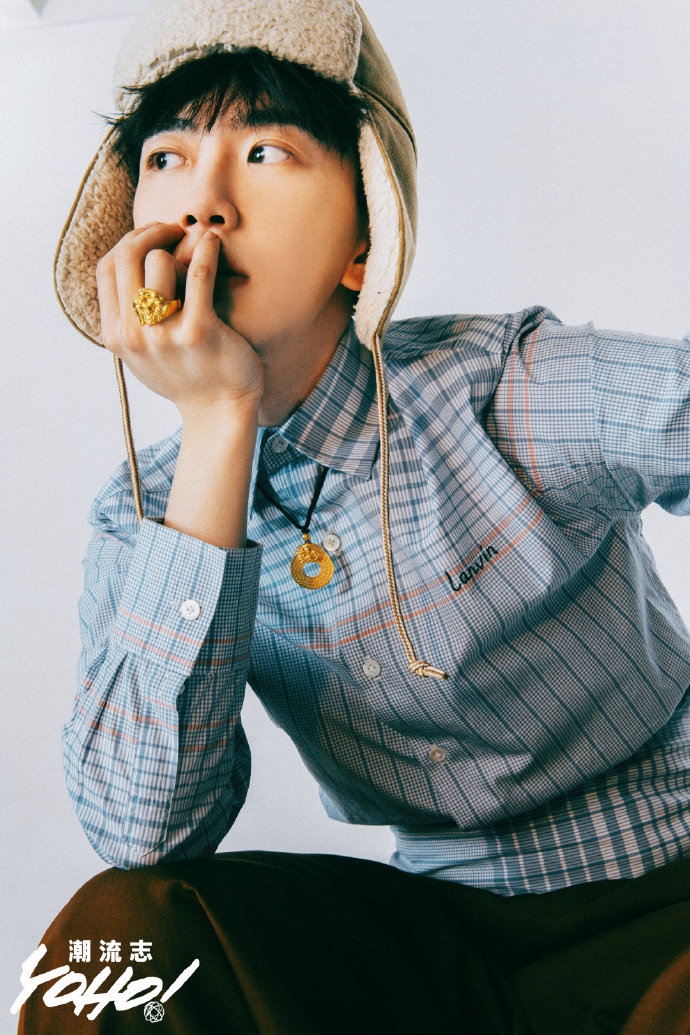 费启鸣复古穿搭活力十足时尚写真
