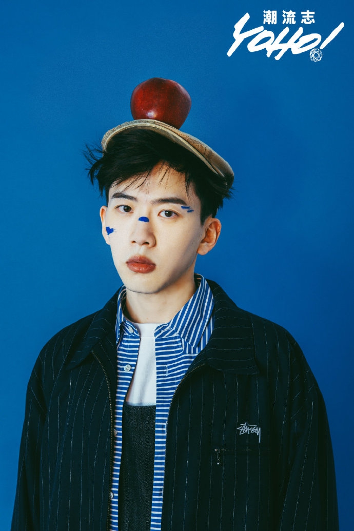 费启鸣复古穿搭活力十足时尚写真