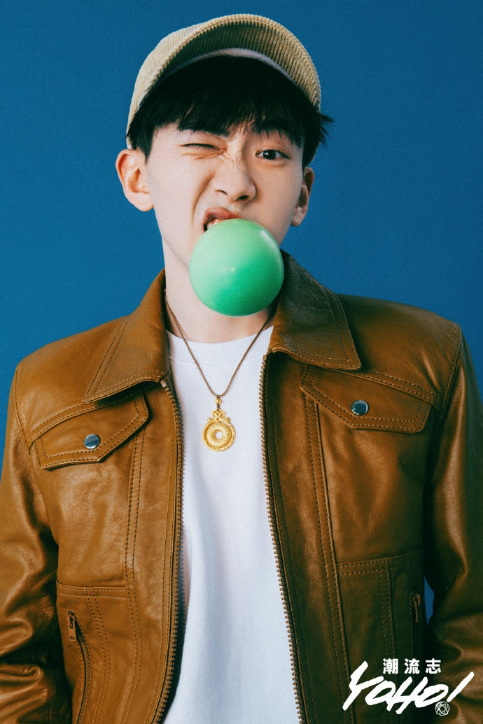 费启鸣复古穿搭活力十足时尚写真