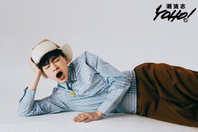 费启鸣复古穿搭活力十足时尚写真