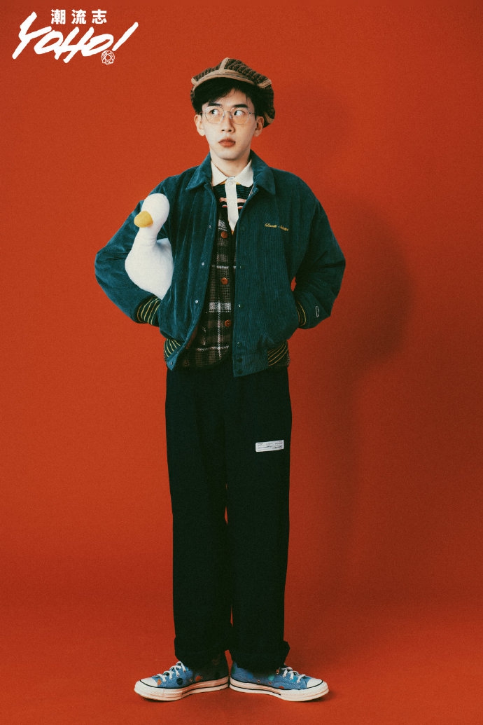 费启鸣复古穿搭活力十足时尚写真