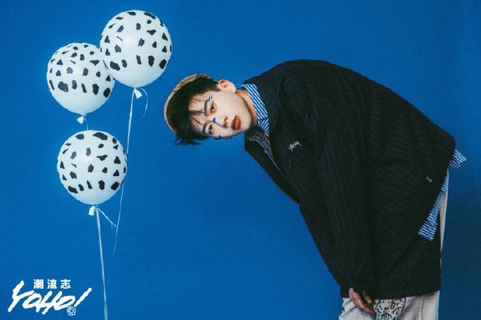 费启鸣复古穿搭活力十足时尚写真