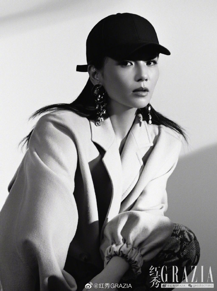 刘涛红蓝碰撞尽显率性鲜活写真