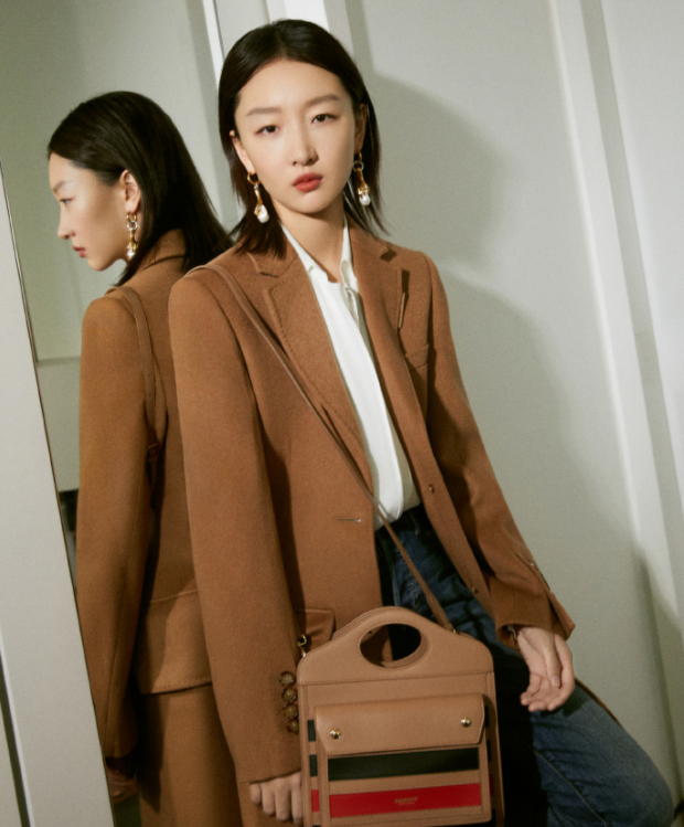 周冬雨高贵气质演绎冬日时尚写真