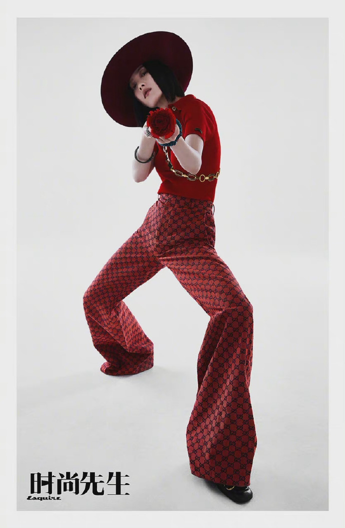 倪妮干练短发尽显野性妩媚写真