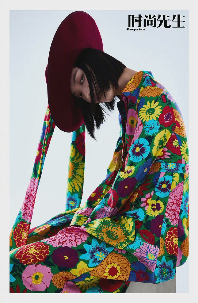 倪妮干练短发尽显野性妩媚写真