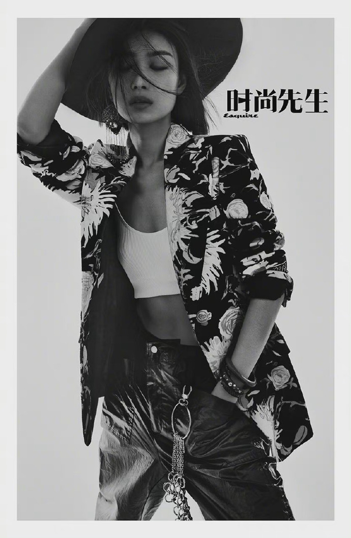 倪妮干练短发尽显野性妩媚写真