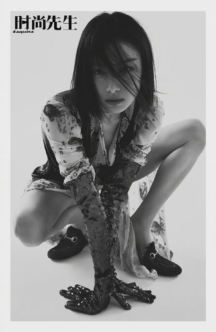 倪妮干练短发尽显野性妩媚写真