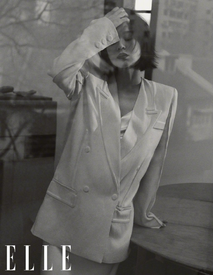 胡杏儿挺七月孕肚展示侧影杀写真