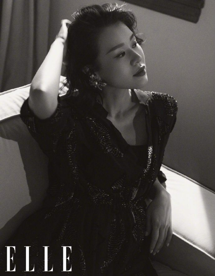 胡杏儿挺七月孕肚展示侧影杀写真