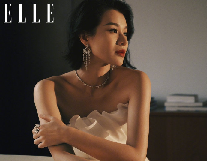 胡杏儿挺七月孕肚展示侧影杀写真