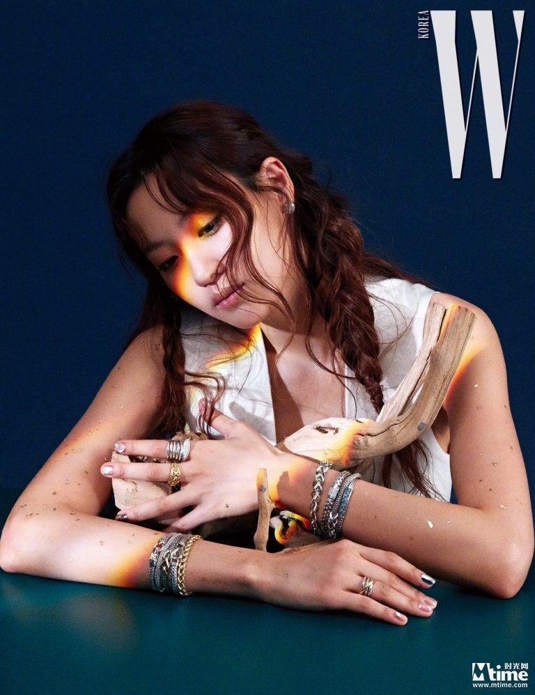 秀贤绿色主题充满春意盎然写真