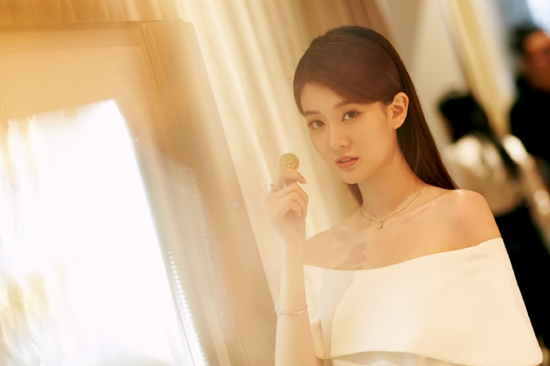 乔欣白色连衣裙温柔又淑女写真