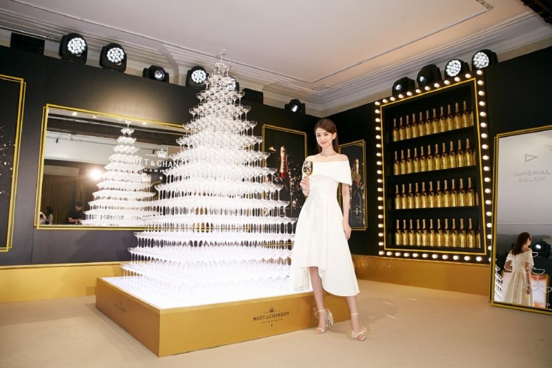 乔欣白色连衣裙温柔又淑女写真