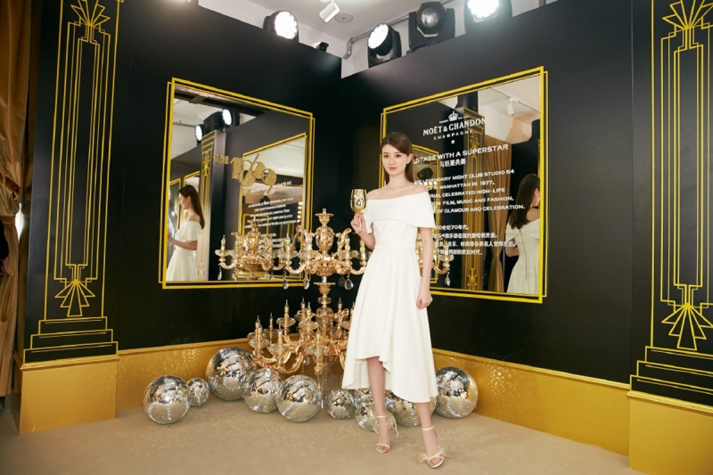 乔欣白色连衣裙温柔又淑女写真