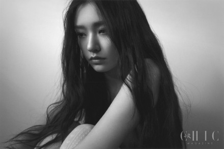林允长发披肩慵懒如猫时尚写真