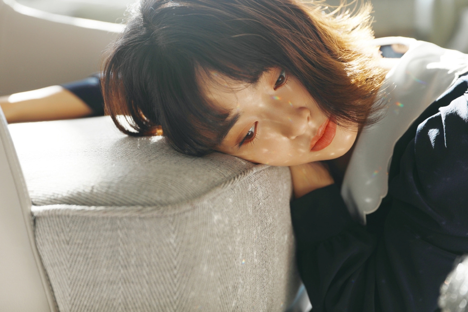 沈月短发齐刘海翻领连衣裙写真