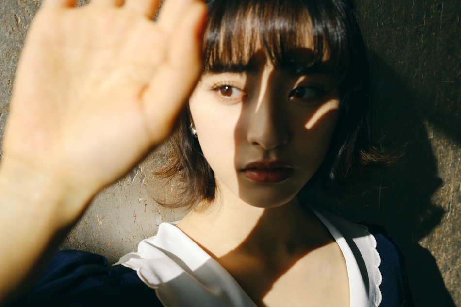 沈月短发齐刘海翻领连衣裙写真