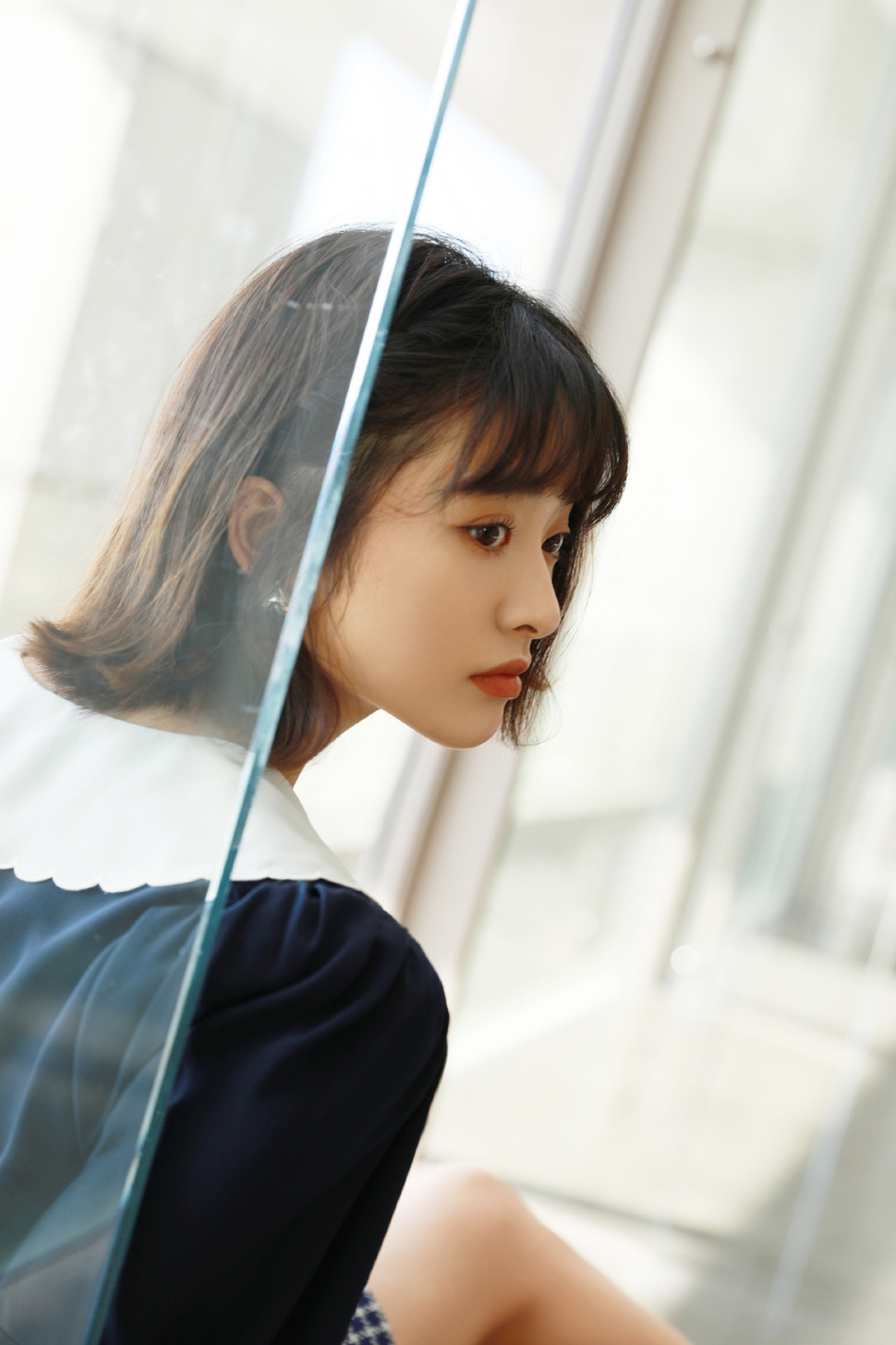 沈月短发齐刘海翻领连衣裙写真