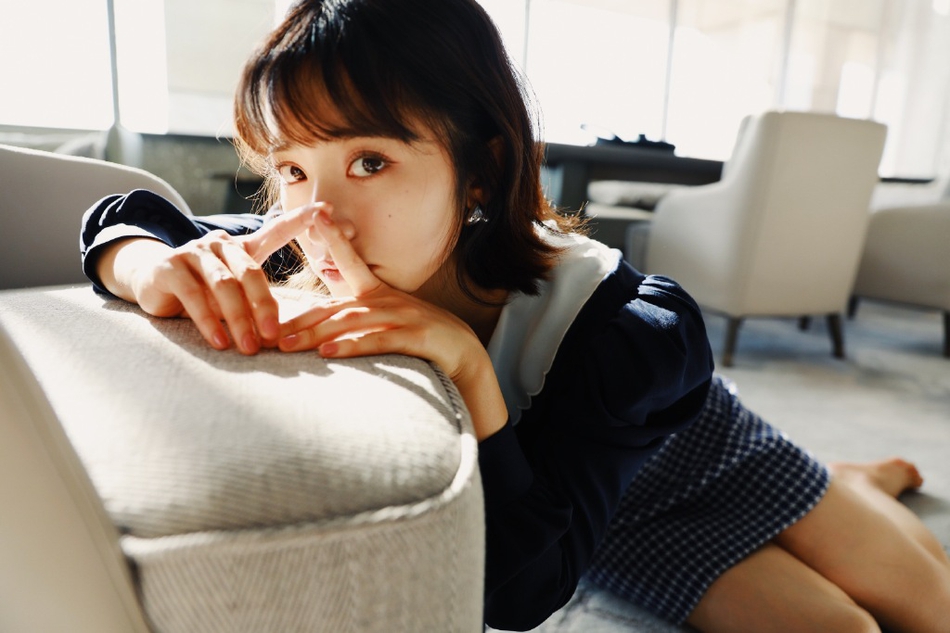 沈月短发齐刘海翻领连衣裙写真