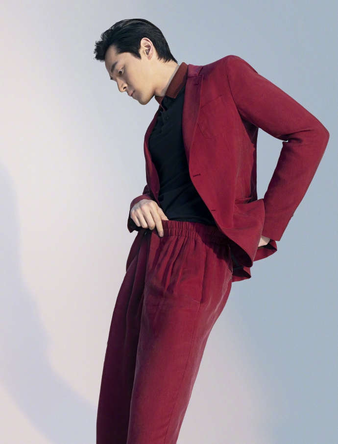 胡歌低调内敛展现型男魅力写真