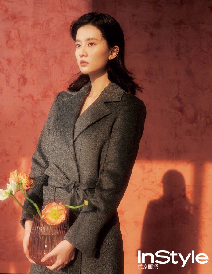 乔欣复古造型文艺气息十足写真