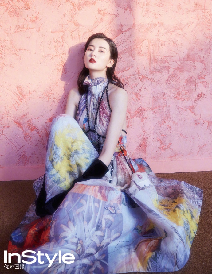 乔欣复古造型文艺气息十足写真