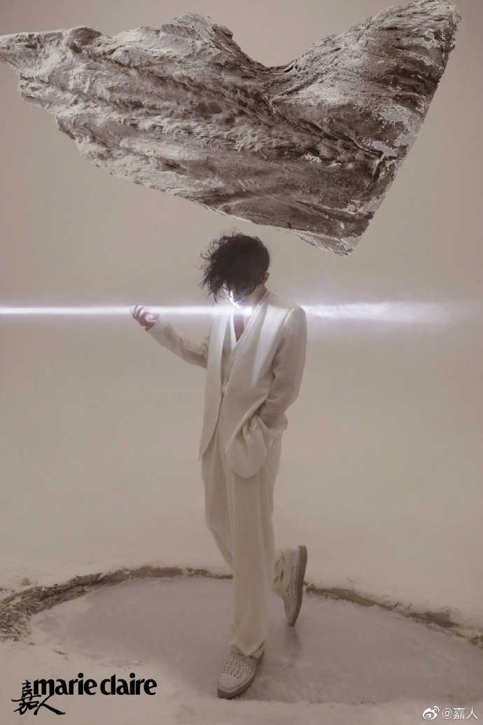 易烊千玺空气炸毛帅气十足写真