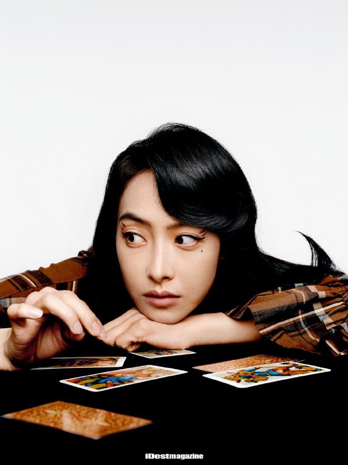 宋茜泪痣妆容诠释别样风情写真