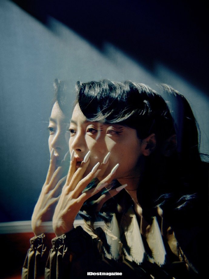 宋茜泪痣妆容诠释别样风情写真