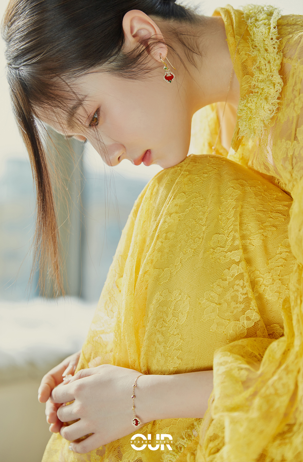 李兰迪蕾丝束腰裙装恬静柔美写真