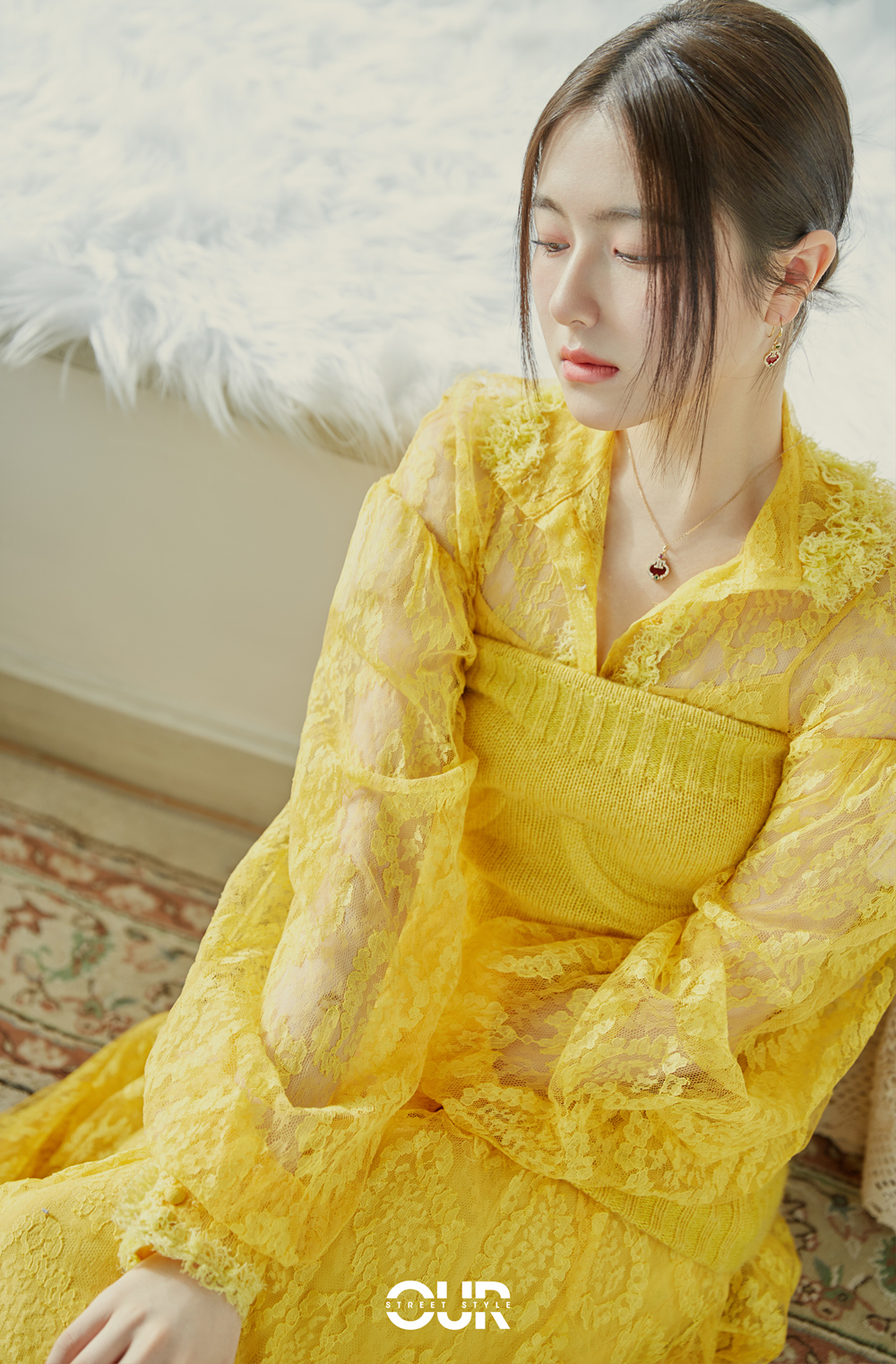 李兰迪蕾丝束腰裙装恬静柔美写真