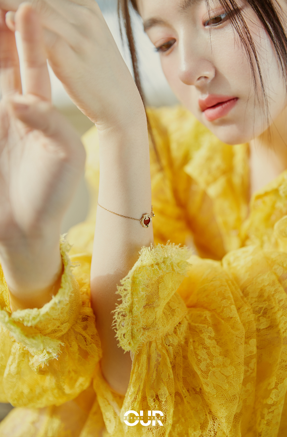 李兰迪蕾丝束腰裙装恬静柔美写真