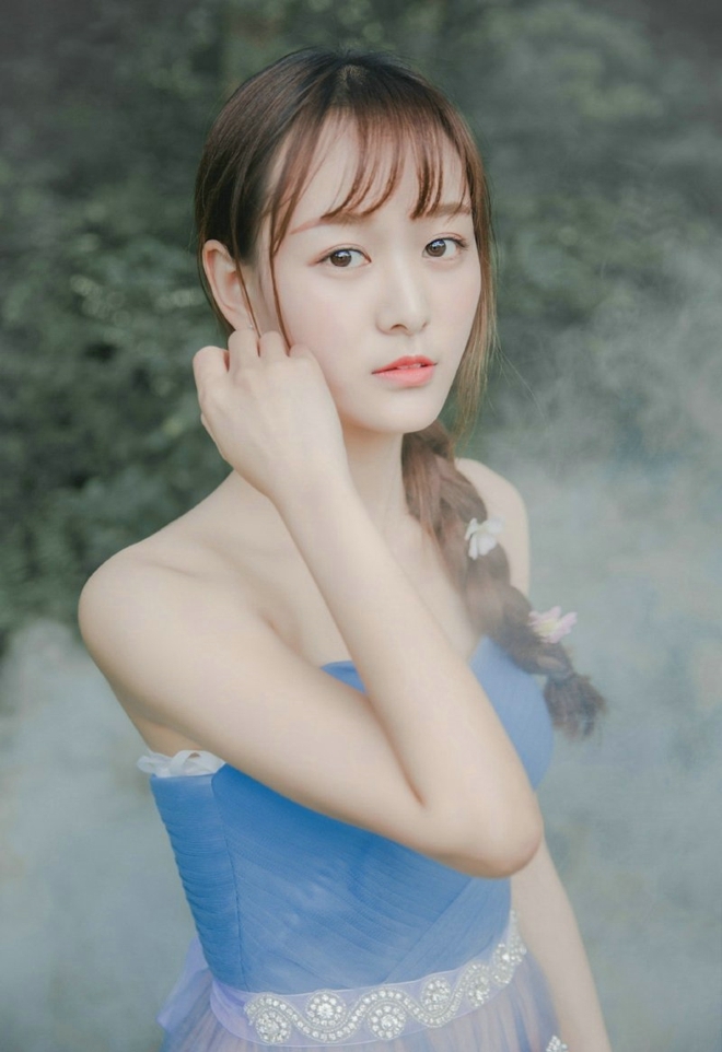 森系美女抹胸纱裙仙气飘飘写真