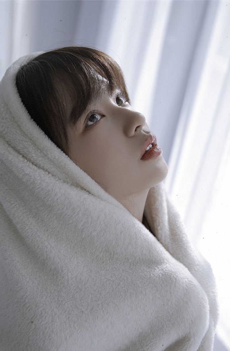 早安少女床上慵懒随性精选图片