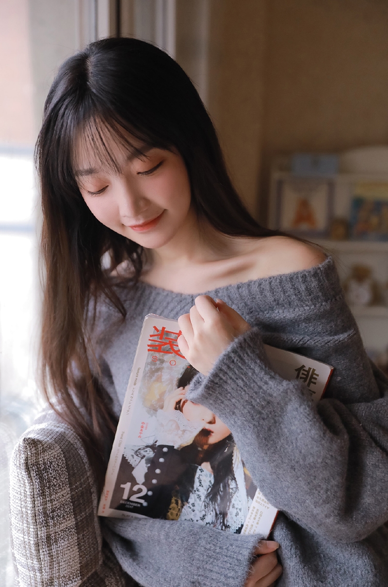 大长腿小姐姐小露香肩私房写真