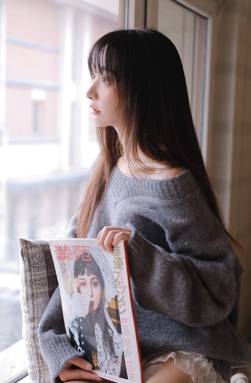 大长腿小姐姐小露香肩私房写真