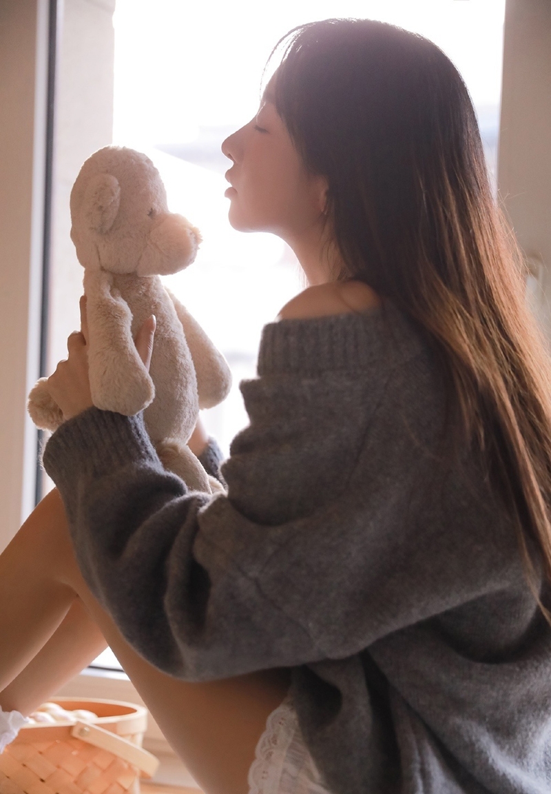 大长腿小姐姐小露香肩私房写真