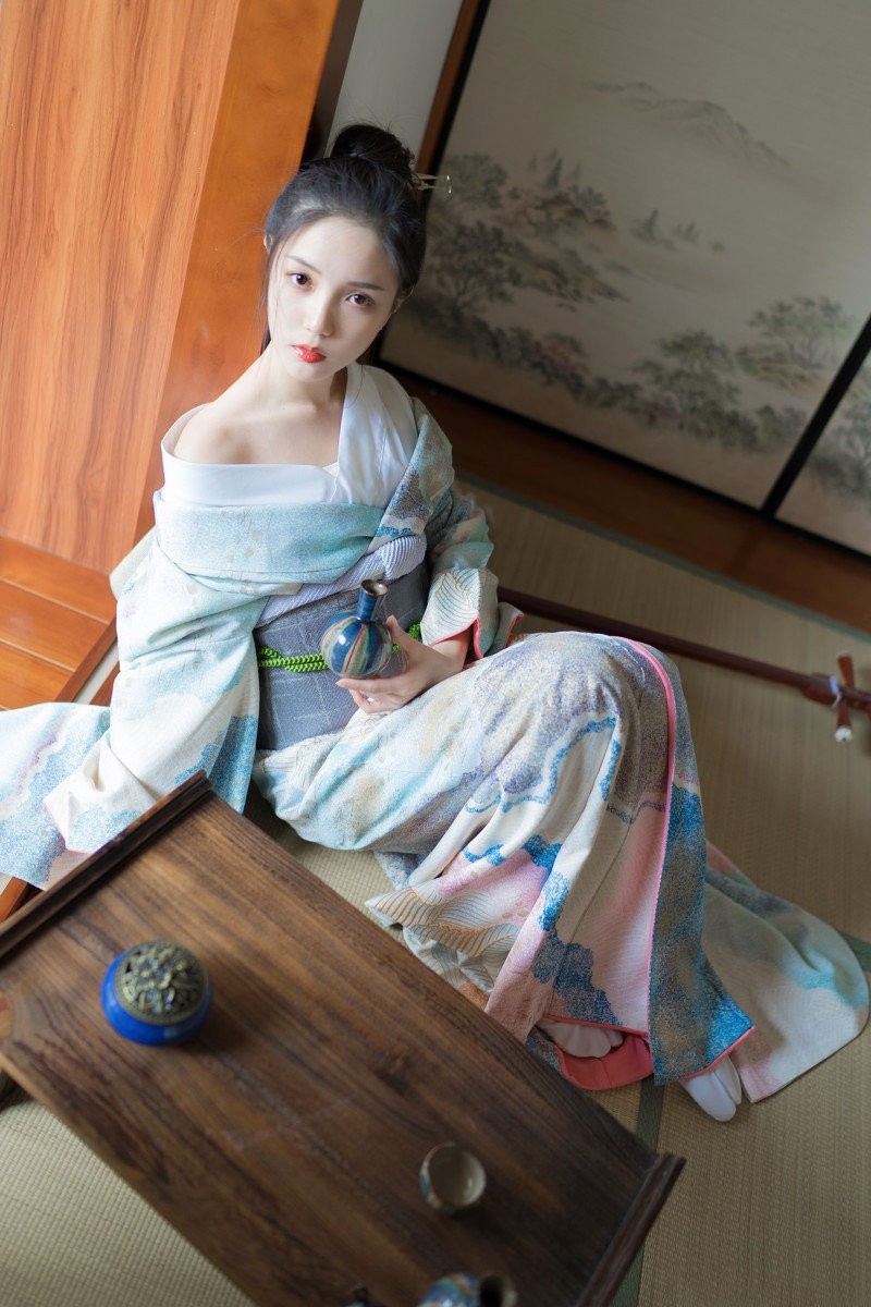 日本和服美女小露香肩私房写真