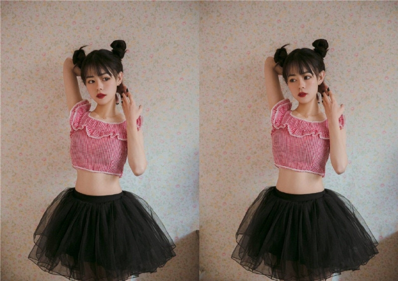 哪吒头美少女露脐装超短裙套图