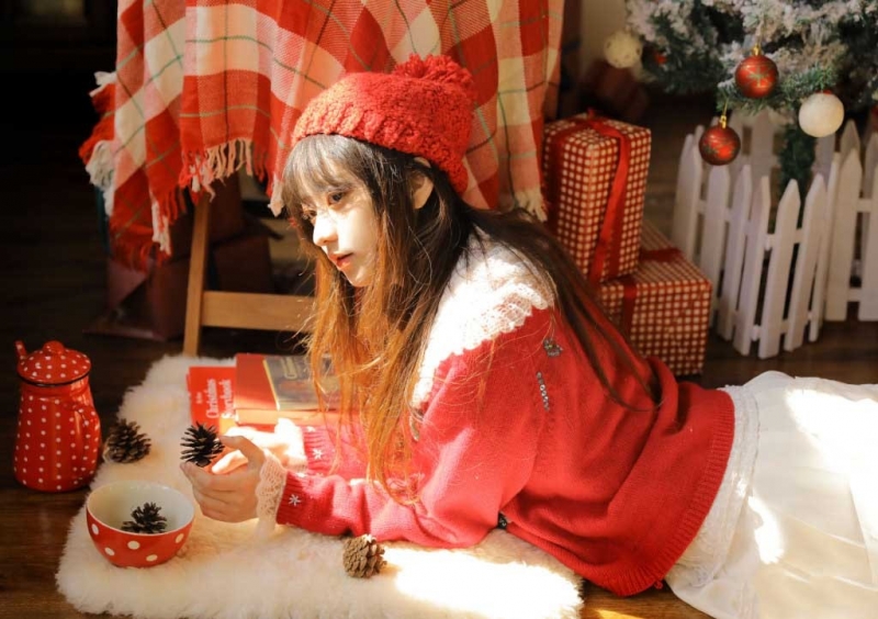 超短裙美女清新可人圣诞节写真