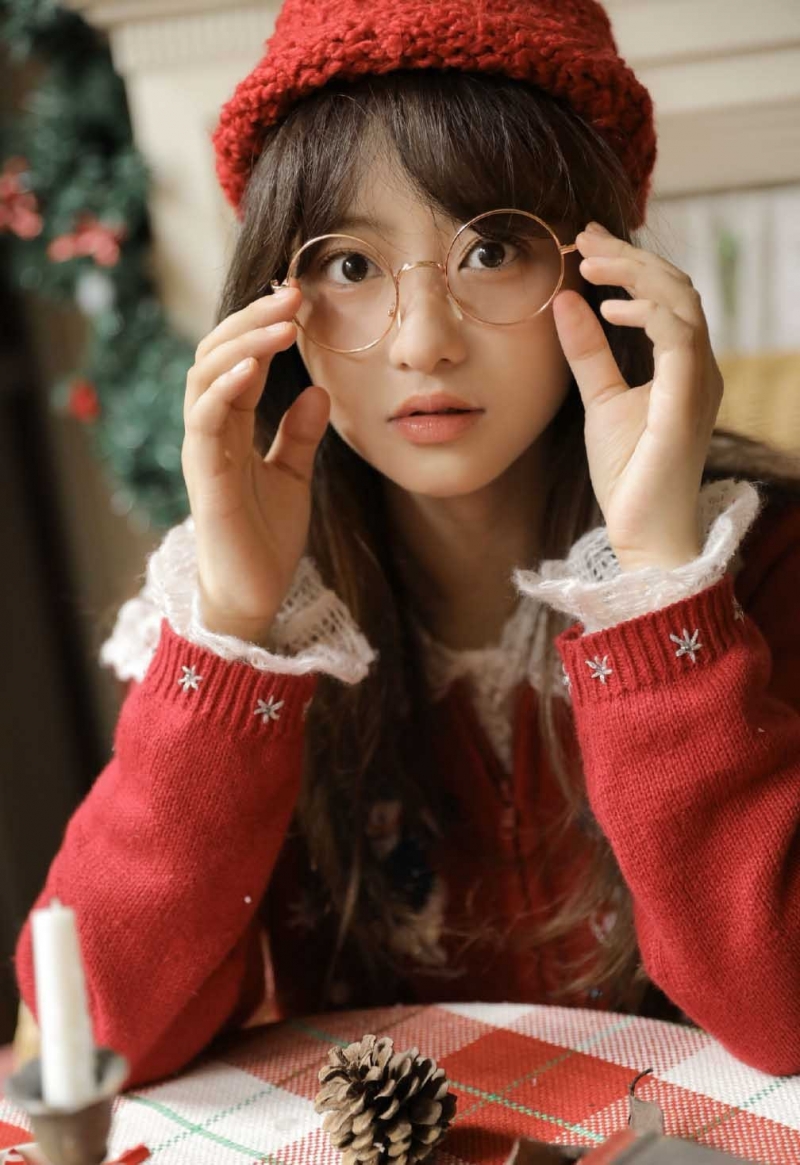 超短裙美女清新可人圣诞节写真