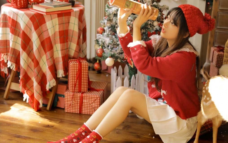 超短裙美女清新可人圣诞节写真
