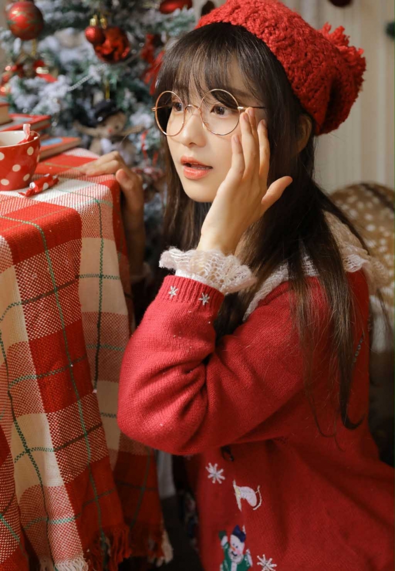 超短裙美女清新可人圣诞节写真