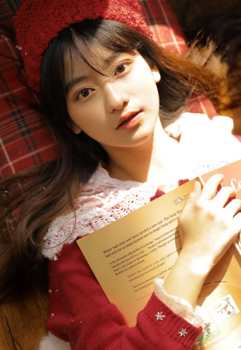 超短裙美女清新可人圣诞节写真